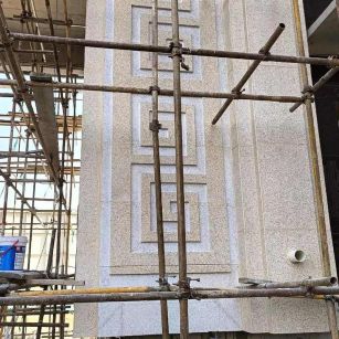 资阳 黄金麻花岗岩别墅外墙干挂回纹造型效果