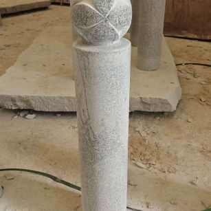 资阳 芝麻白花岗岩石材挡车石柱、停车柱、圆柱挡车柱、方柱挡车柱等