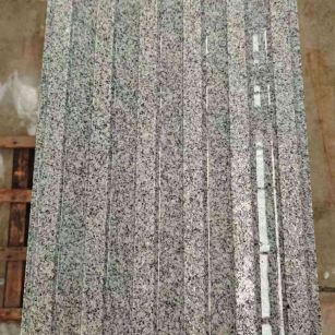 资阳 芝麻白花岗岩荔枝面雕刻盲道，盲条