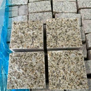 资阳 黄金麻花岗岩自然面小方块，弹石，马蹄石等