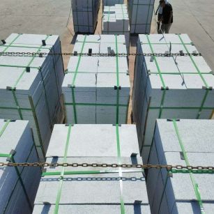 资阳 芝麻白花岗岩5公分地铺石 花岗岩厂家工厂装车日常