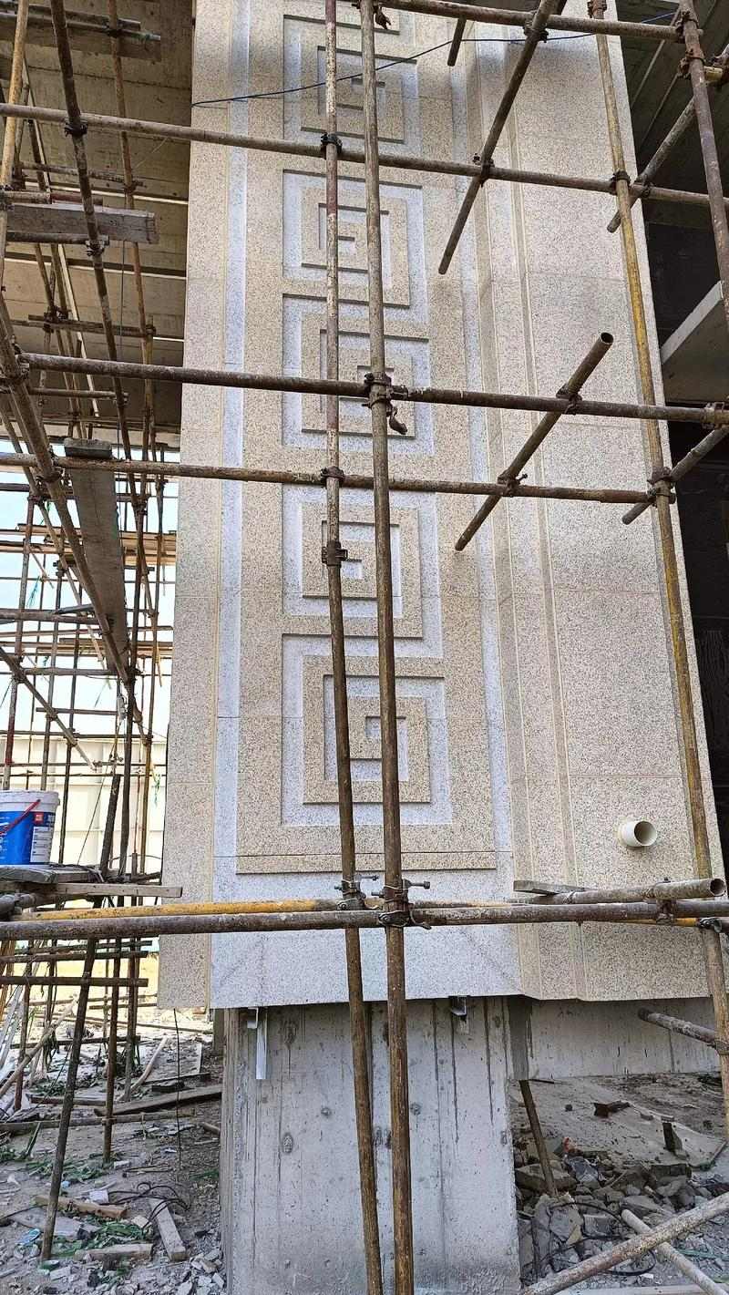 资阳 黄金麻花岗岩别墅外墙干挂回纹造型效果