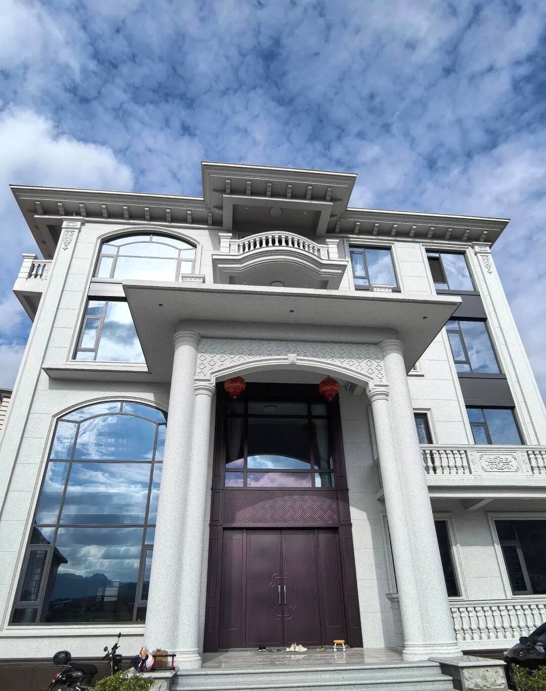 资阳白麻别墅外墙干挂石材效果示例