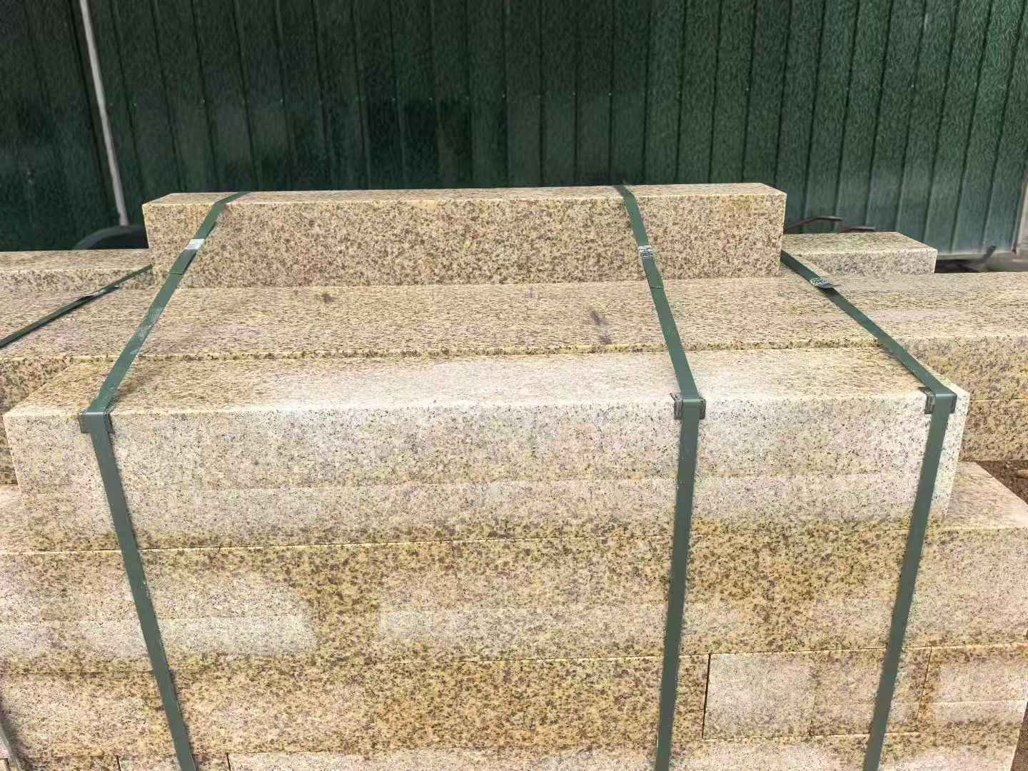 资阳 黄金麻花岗岩石材机切面栏杆料半成品