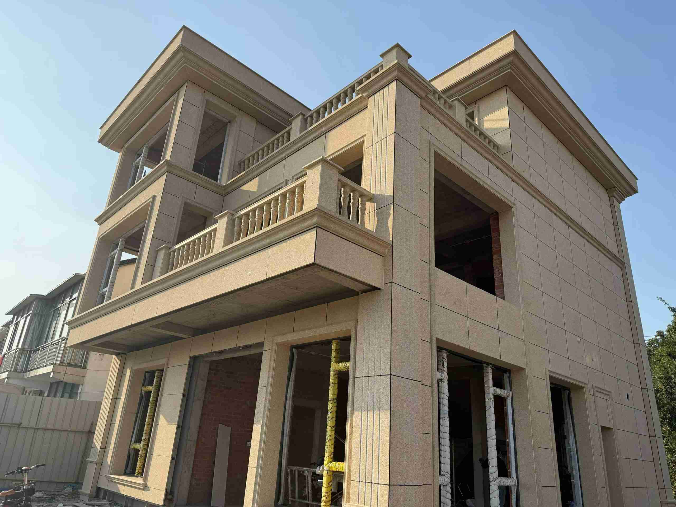 资阳 黄金麻花岗岩石材荔枝面外墙干挂效果展示