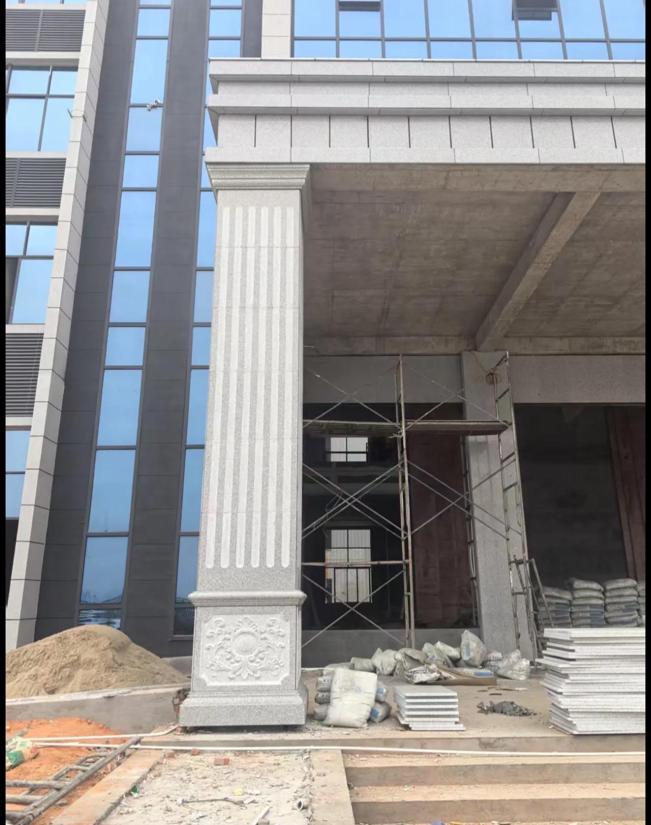 资阳 芝麻白光面花岗岩门楼大柱（罗马柱）配雕花底座