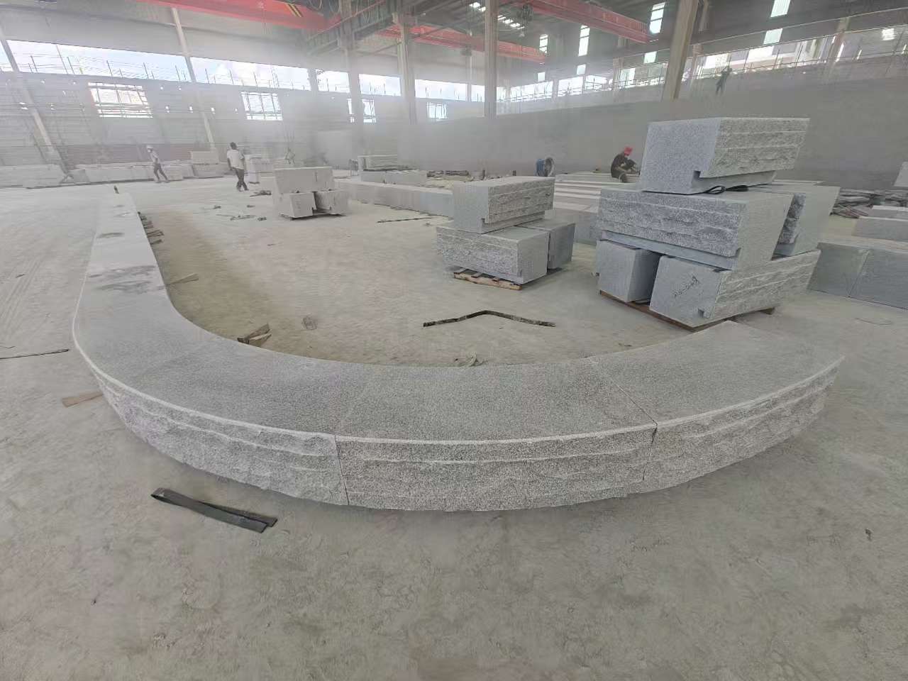 资阳 芝麻白异形坐凳，自然面光面弧形加工