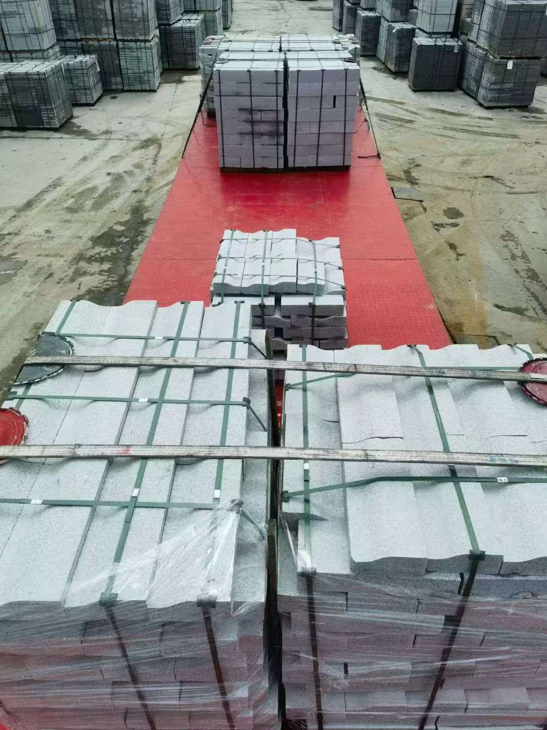 资阳 芝麻白仿形加直形路沿石出货日常