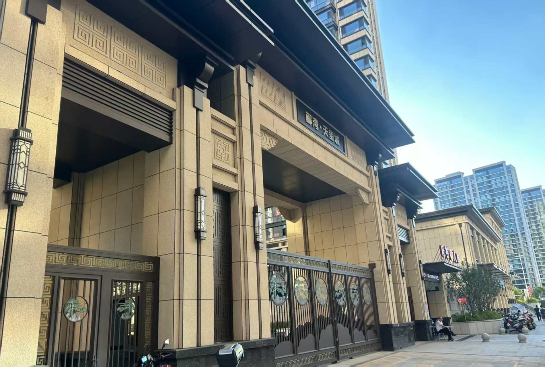 资阳 黄金麻花岗岩荔枝面小区门楼外墙干挂