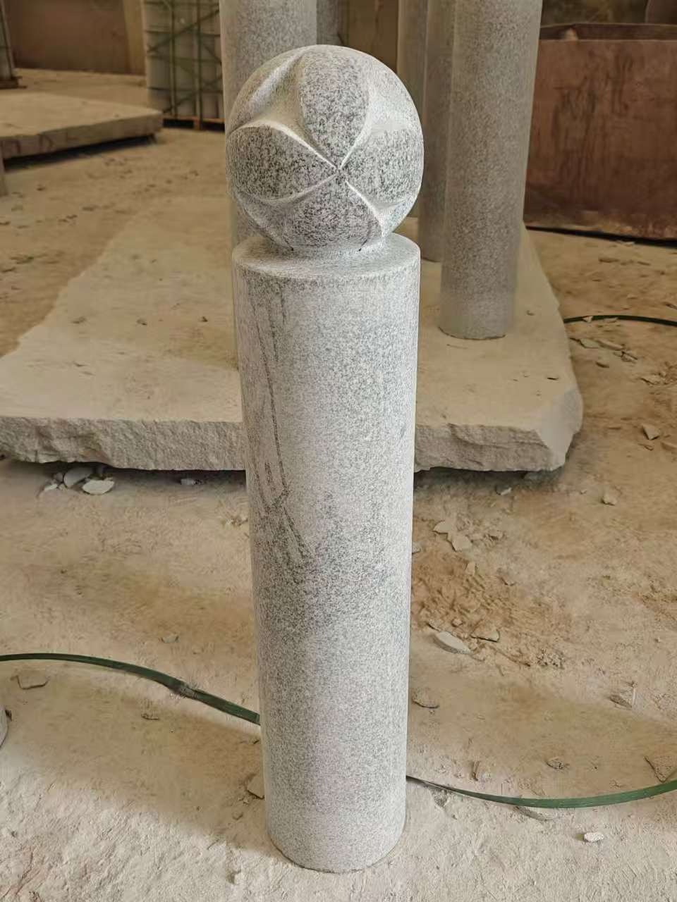 资阳 芝麻白花岗岩石材挡车石柱、停车柱、圆柱挡车柱、方柱挡车柱等