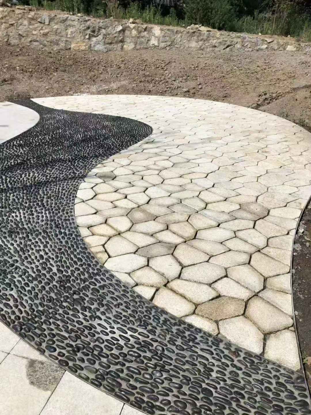 资阳 黄金麻冰裂纹地铺石工地铺装案例