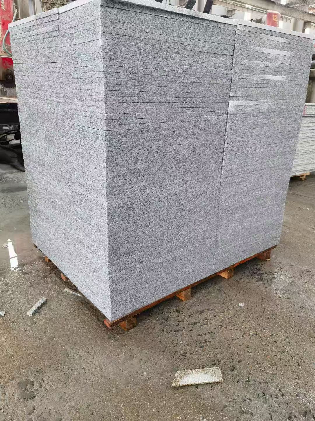 资阳 芝麻白火烧面1.8厚300*600地铺石，尺寸标准，厚薄均匀