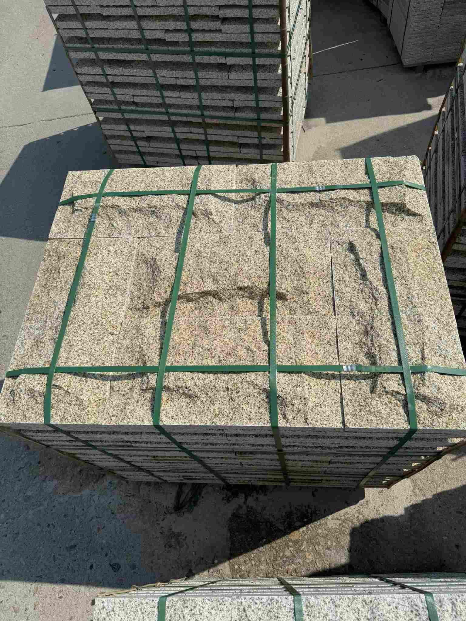 资阳 黄金麻花岗岩石材自然面蘑菇石成品