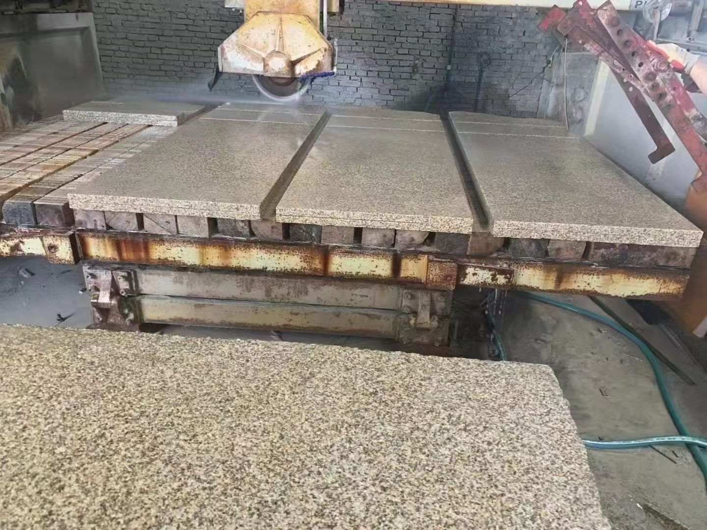 资阳 黄金麻荔枝面成品板加工