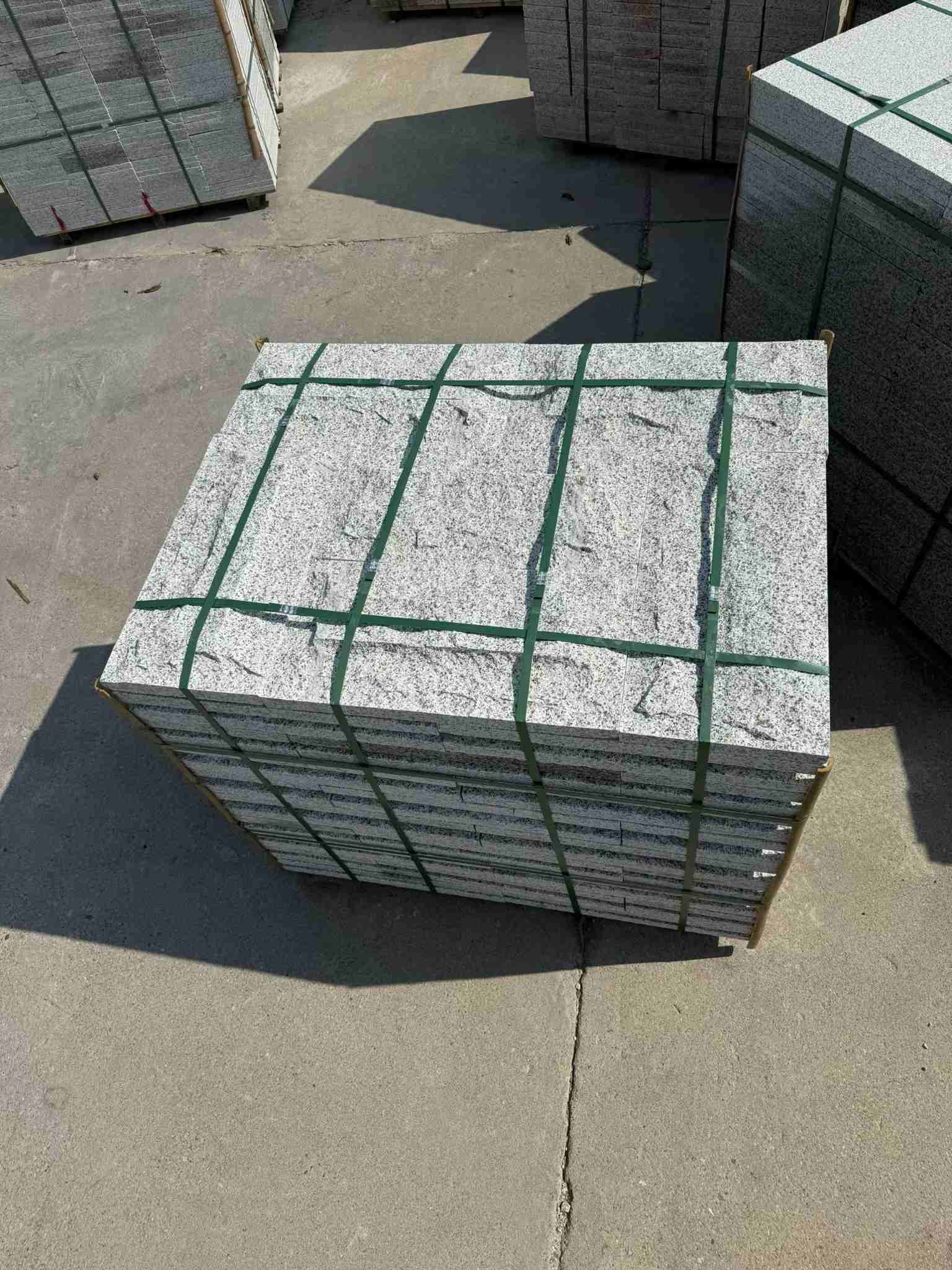 资阳 白麻花岗岩石材自然面蘑菇石成品