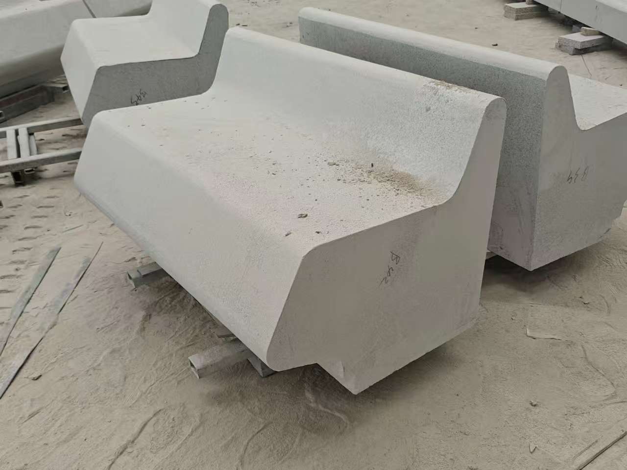 资阳 芝麻白花岗岩异形坐凳，石凳