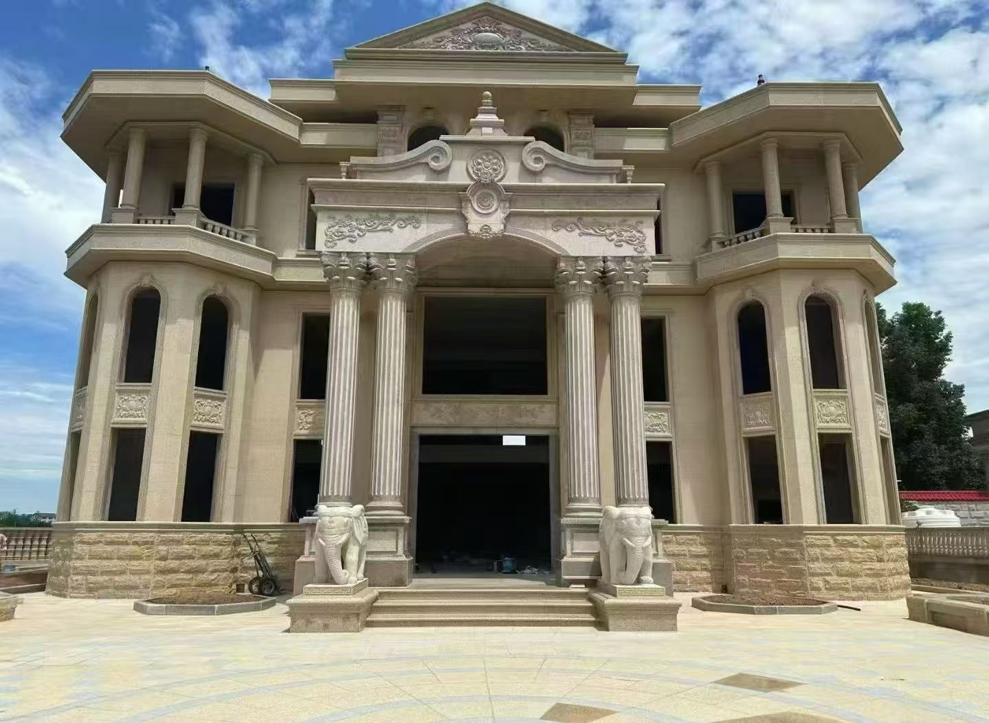 资阳 黄金麻别墅外墙干挂，大柱，大象，蘑菇石，雕花板