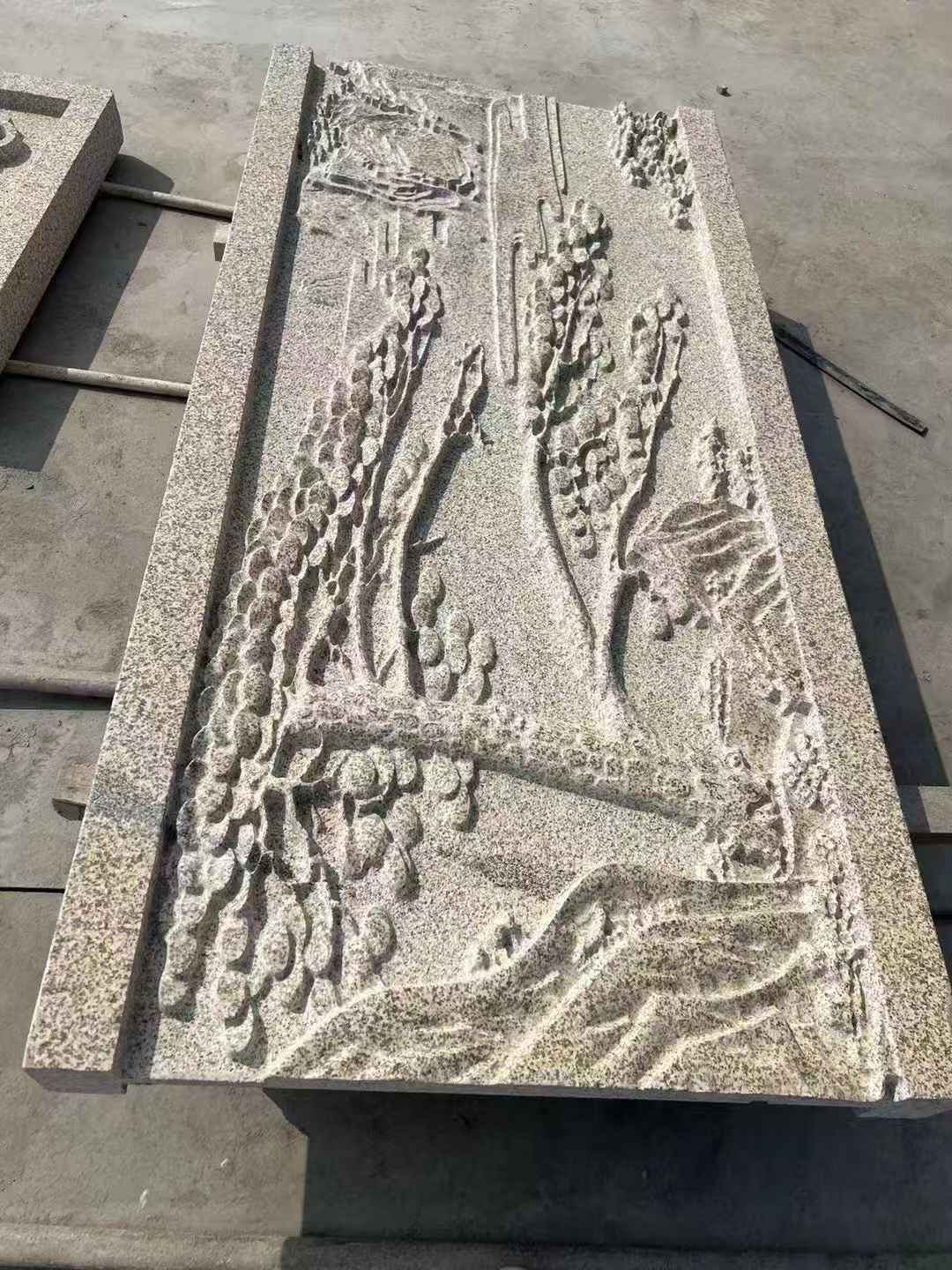 资阳 黄金麻雕刻板浮雕迎客松