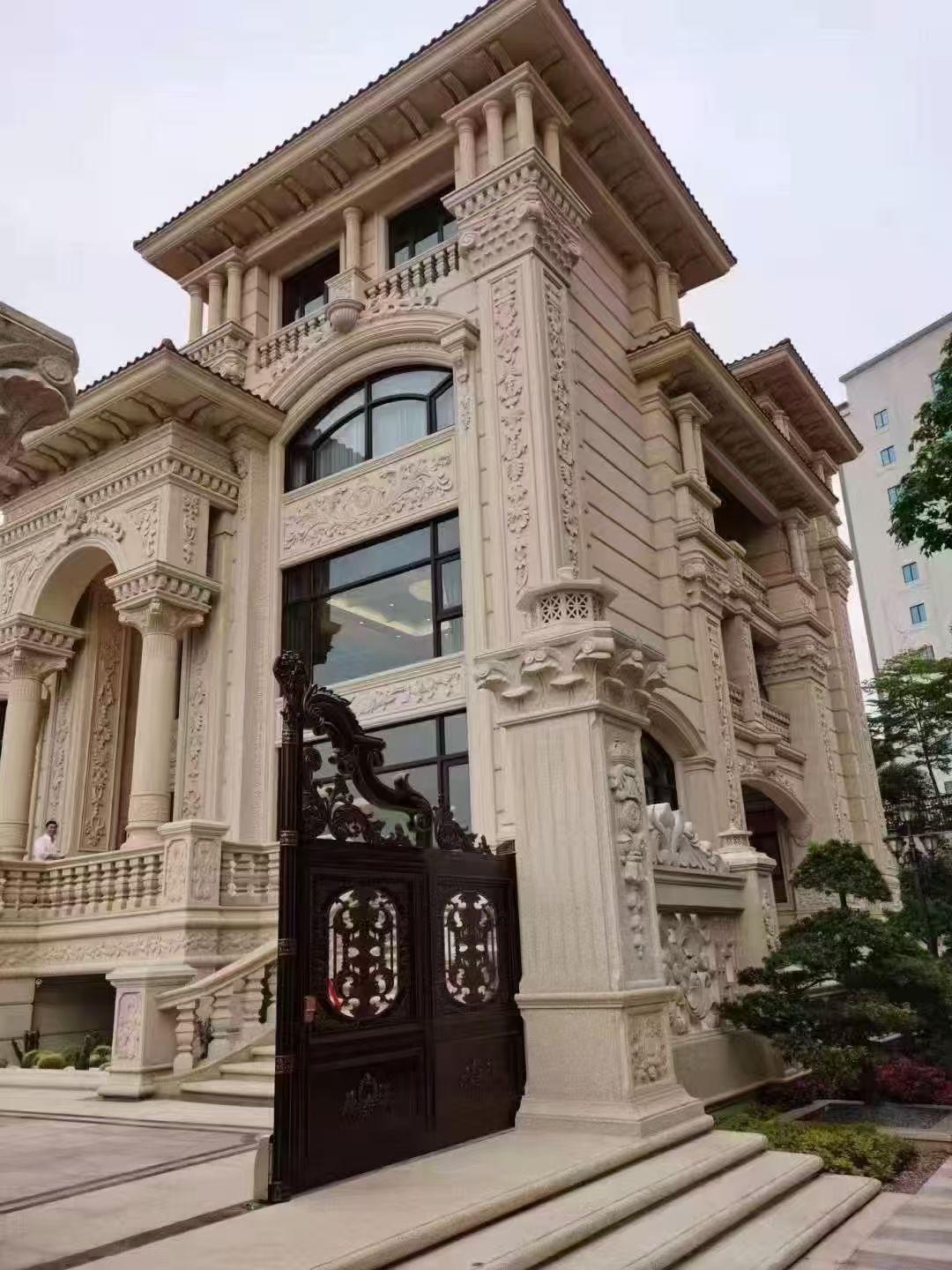 资阳 黄金麻花岗岩别墅外墙干挂效果展示